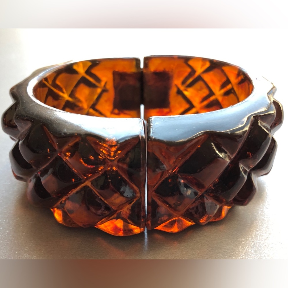 Lucite Root Beer Clamper